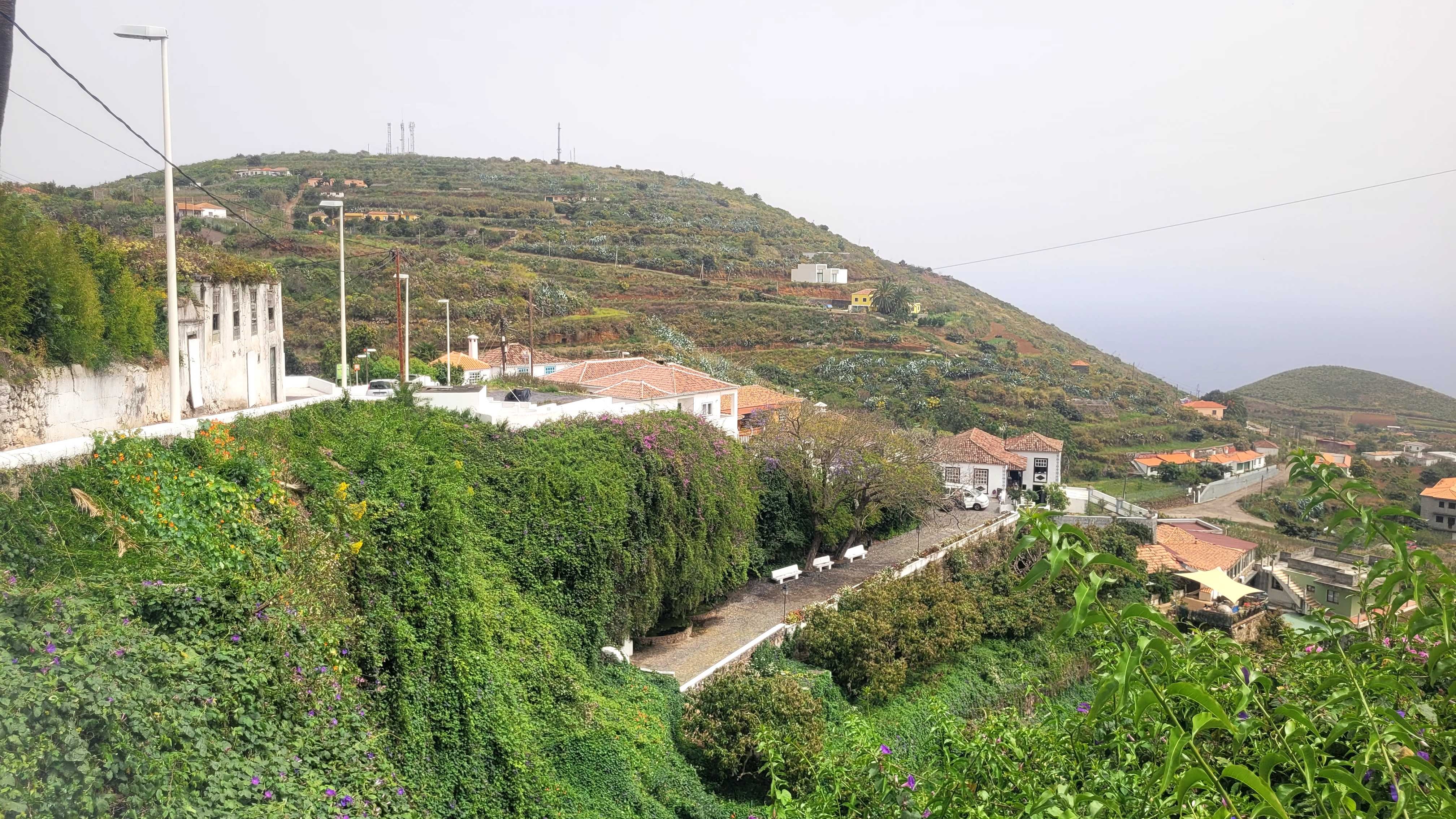 Start of the stage in Puntallana. Start of the stage in Puntallana.