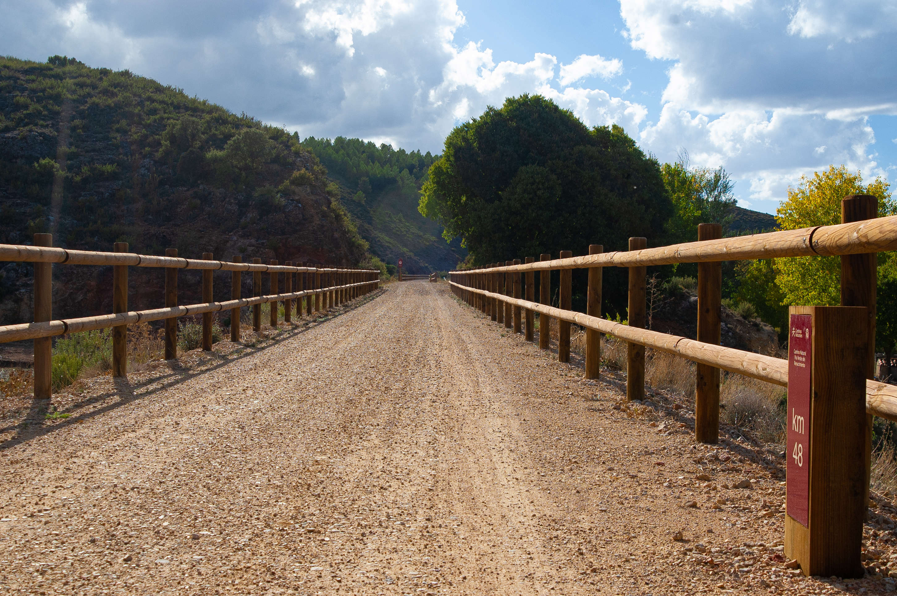 Hito kilométrico 48 del Camino Natural Vía Verde del Renacimiento Hito kilométrico 48 del Camino Natural Vía Verde del Renacimiento
