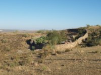 Construcción de piedra para la protección de colmenas