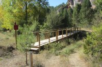 Pasarela peatonal en el arroyo del Ciño Negro