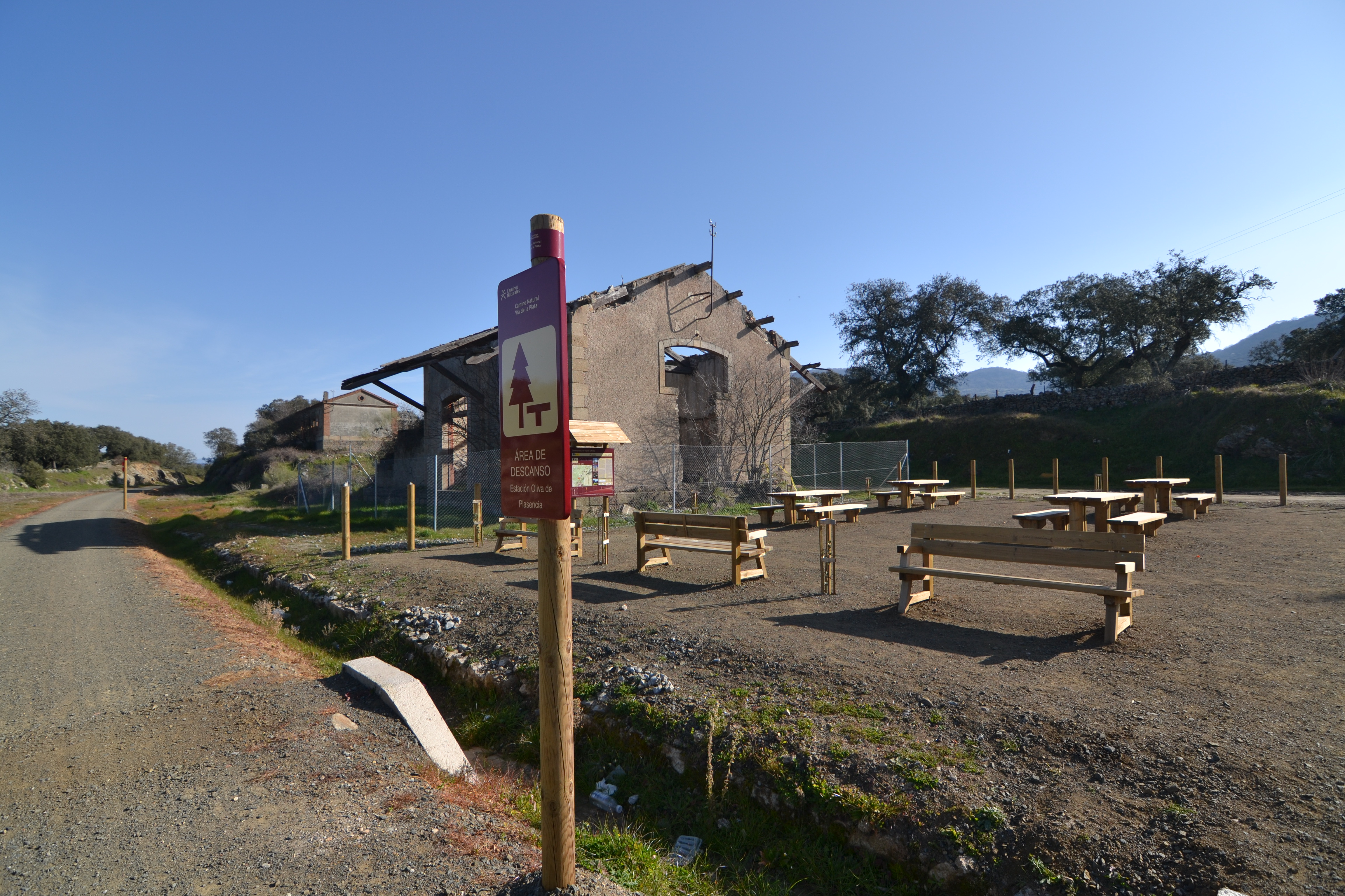 Oliva-Almendral former station
