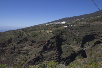 Vista atrás hacia Tijarafe una vez remontado el barranco del Jorado