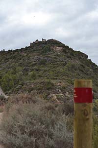 La ermita y las ruinas del castillo de Sant Joan, encaramados en una colina