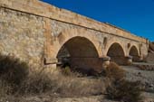 Puente de piedra sobre la Rambla de Somontín